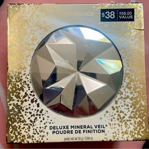 Deluxe mineral veil finishing powder